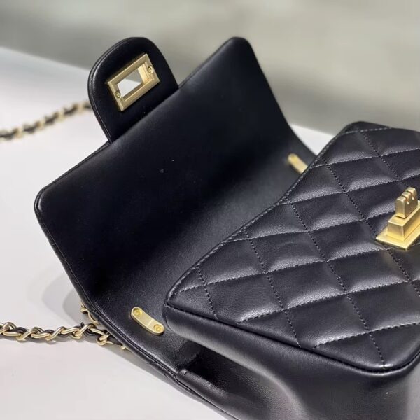 ⁦mini C with pearls gold⁩ - الصورة ⁦4⁩