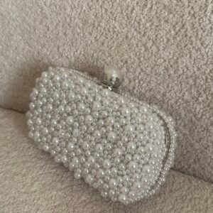 Pearls clutch
