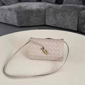 Andiamo pouch offwhite